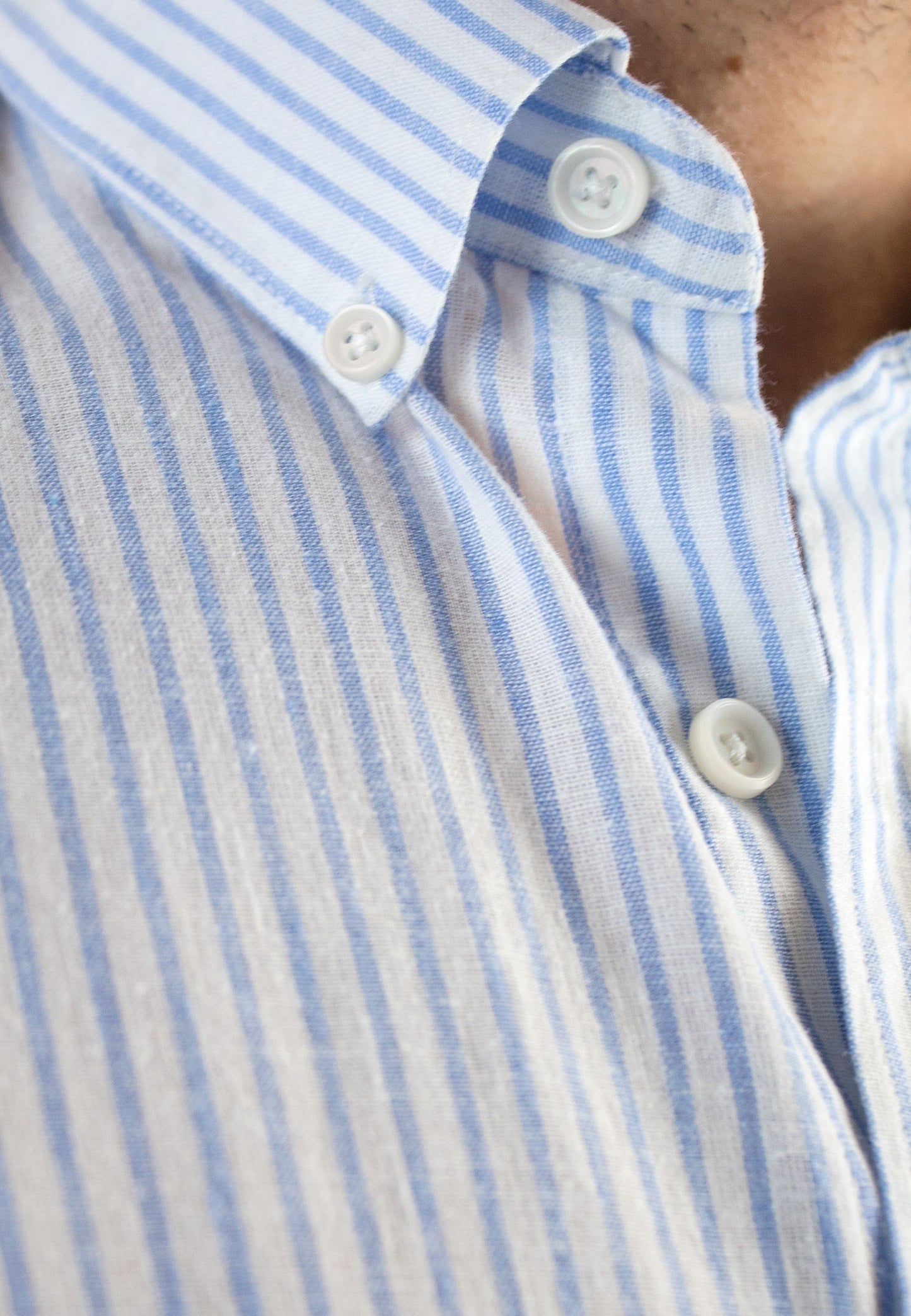 Camisa de rayas de lino celeste