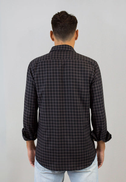 Camisa negra de cuadros