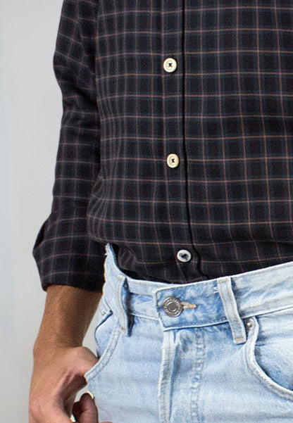 Camisa negra de cuadros