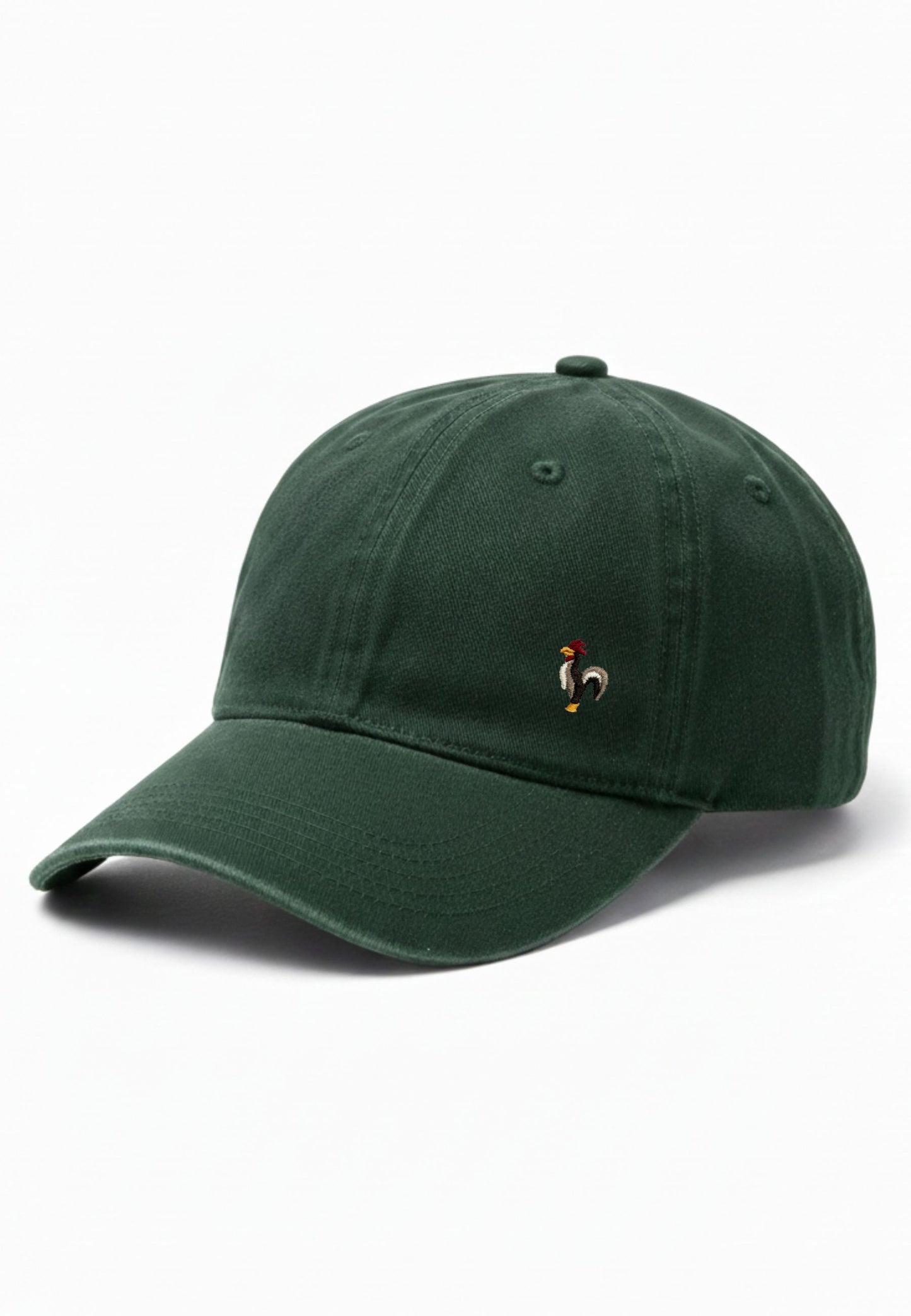 Gorra verde con gallo bordado