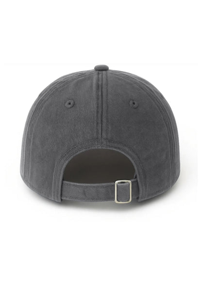 Gorra gris con gallo bordado al tono