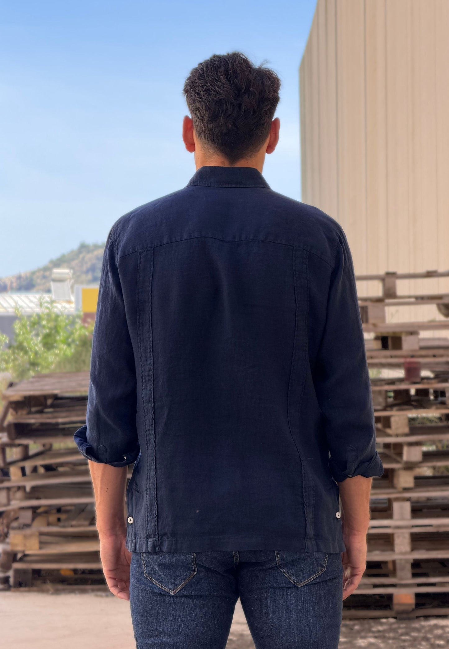 Camisa guayabera de lino marino