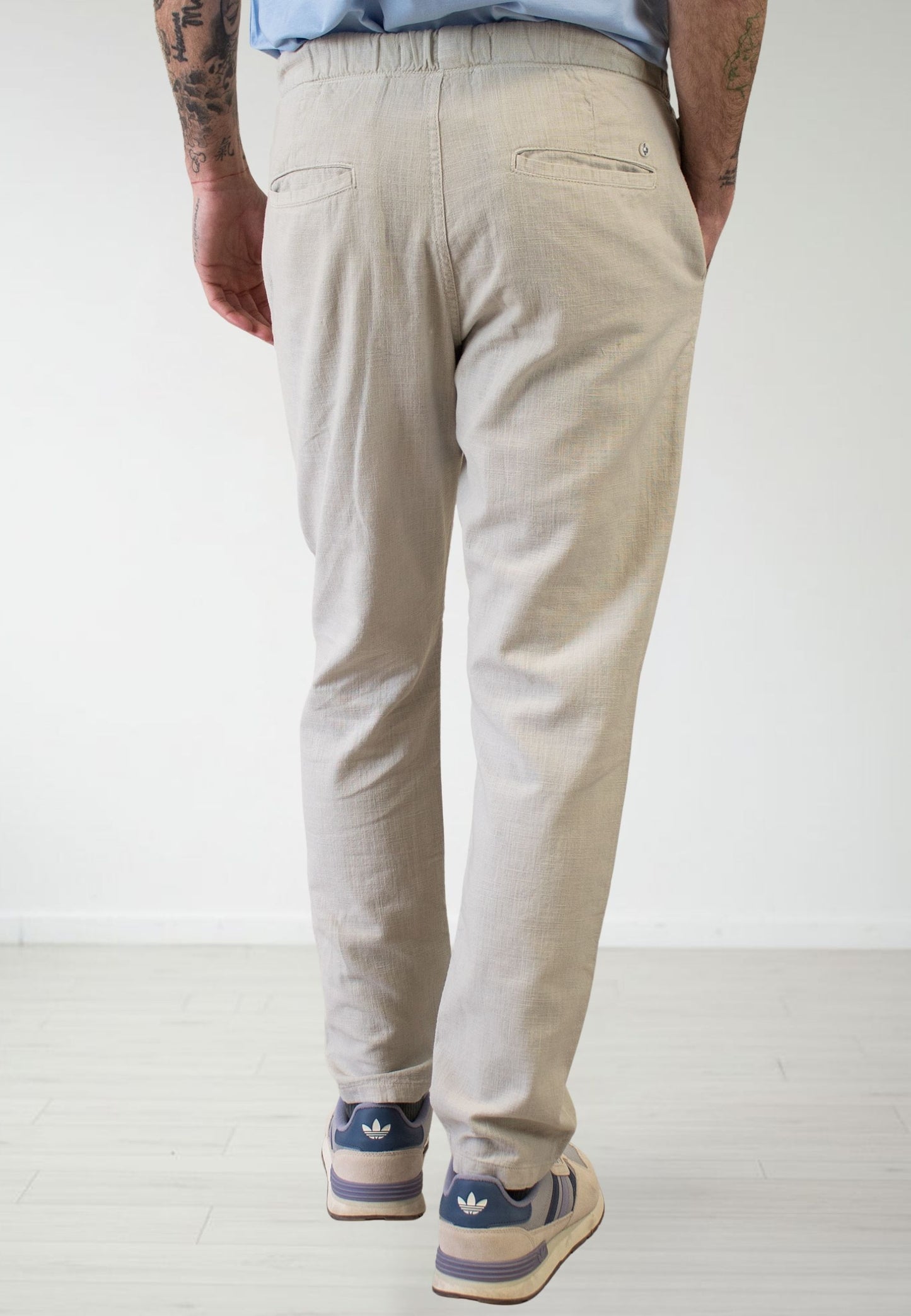 Pantalón chino de lino con gomas crudo