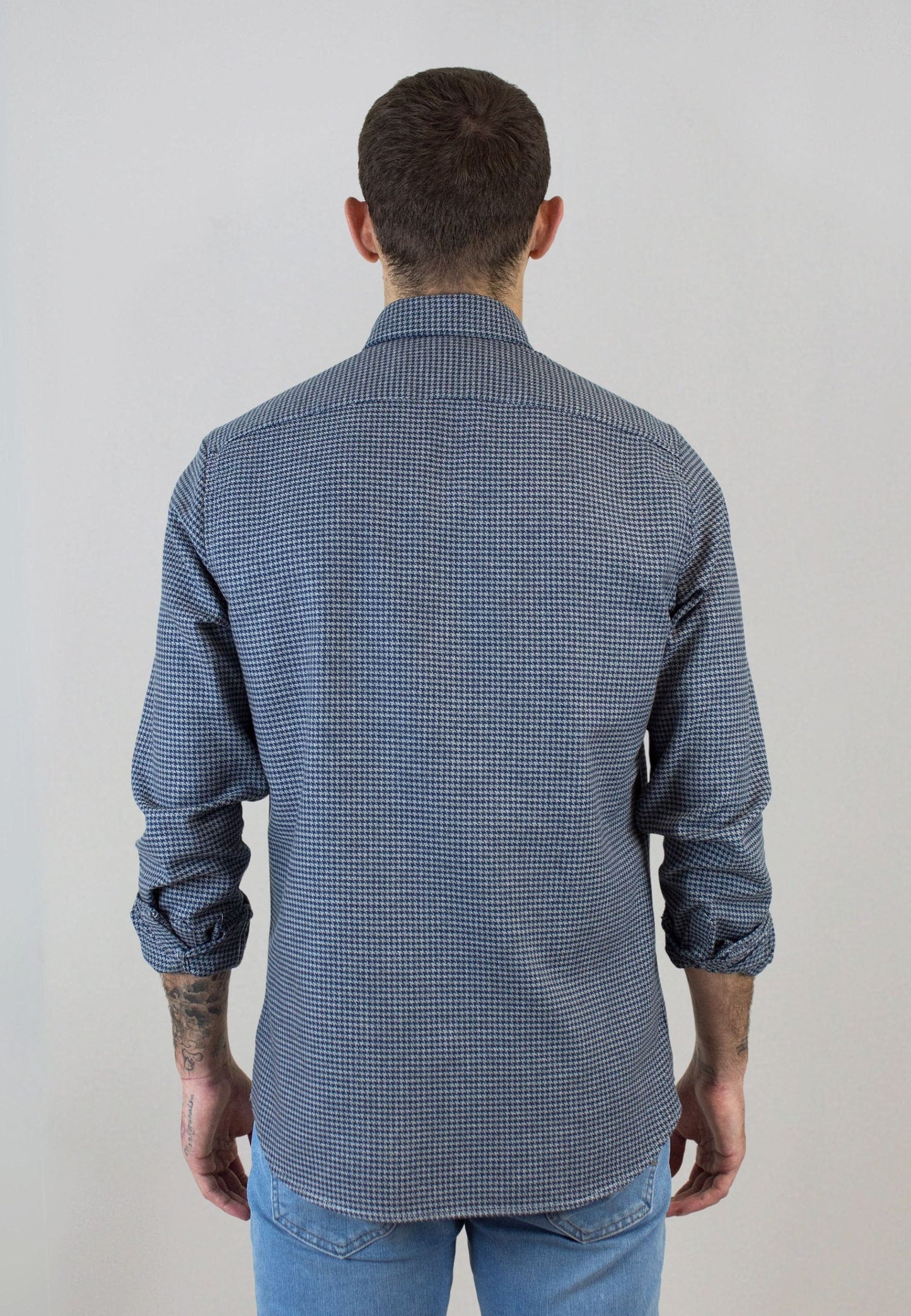 Camisa en pata de gallo gris oscuro