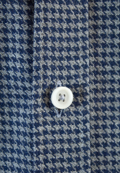 Camisa en pata de gallo gris oscuro