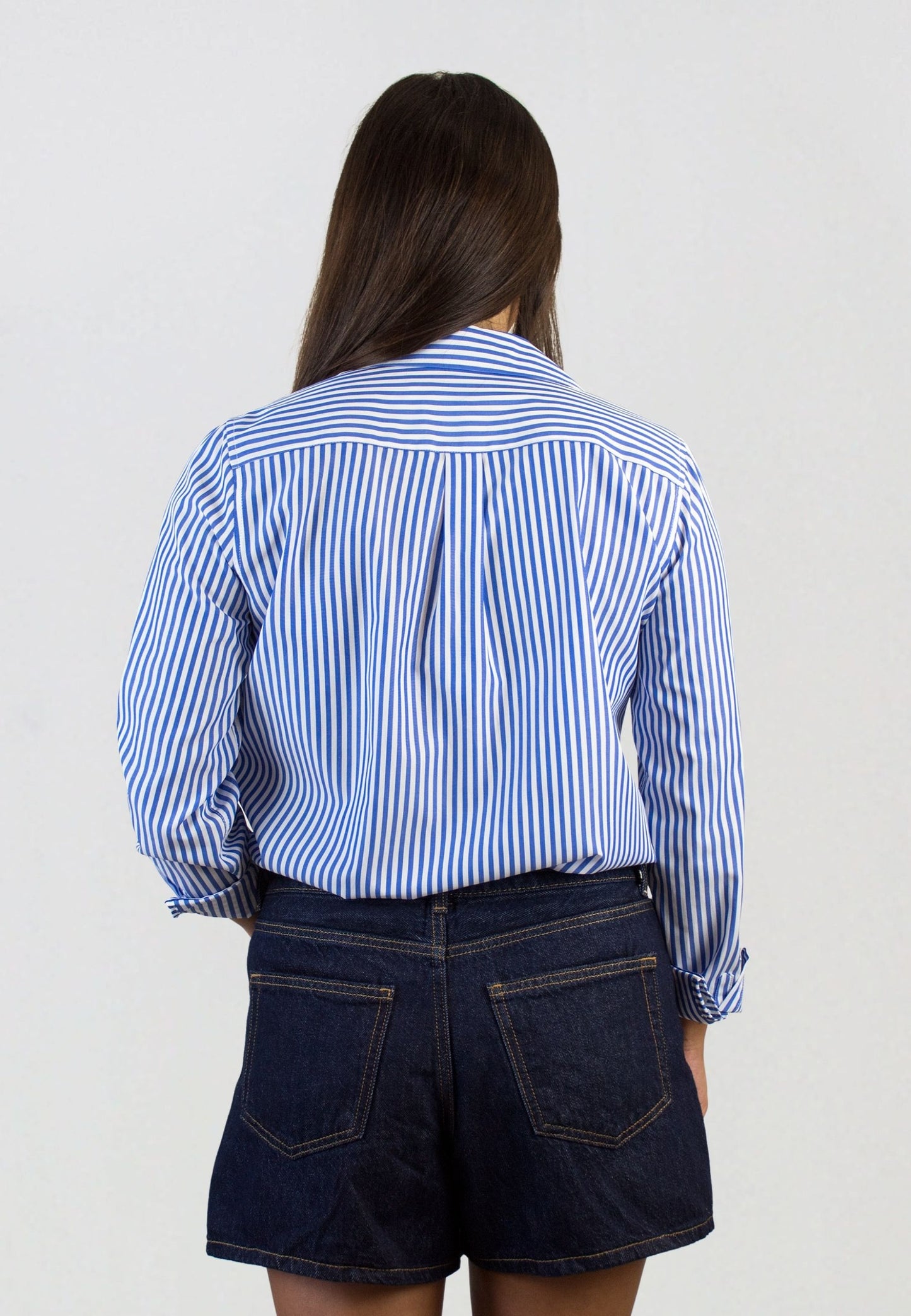 Camisa de rayas medias azules