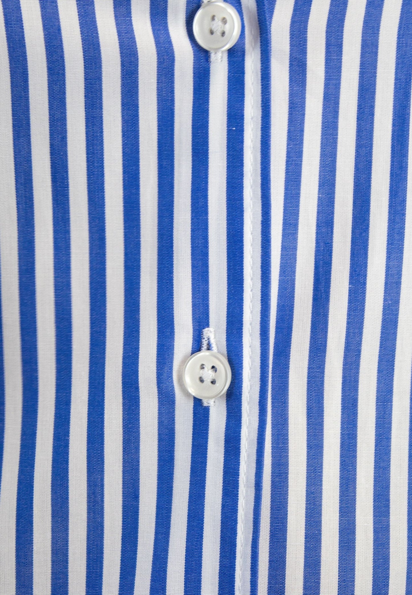 Camisa de rayas medias azules