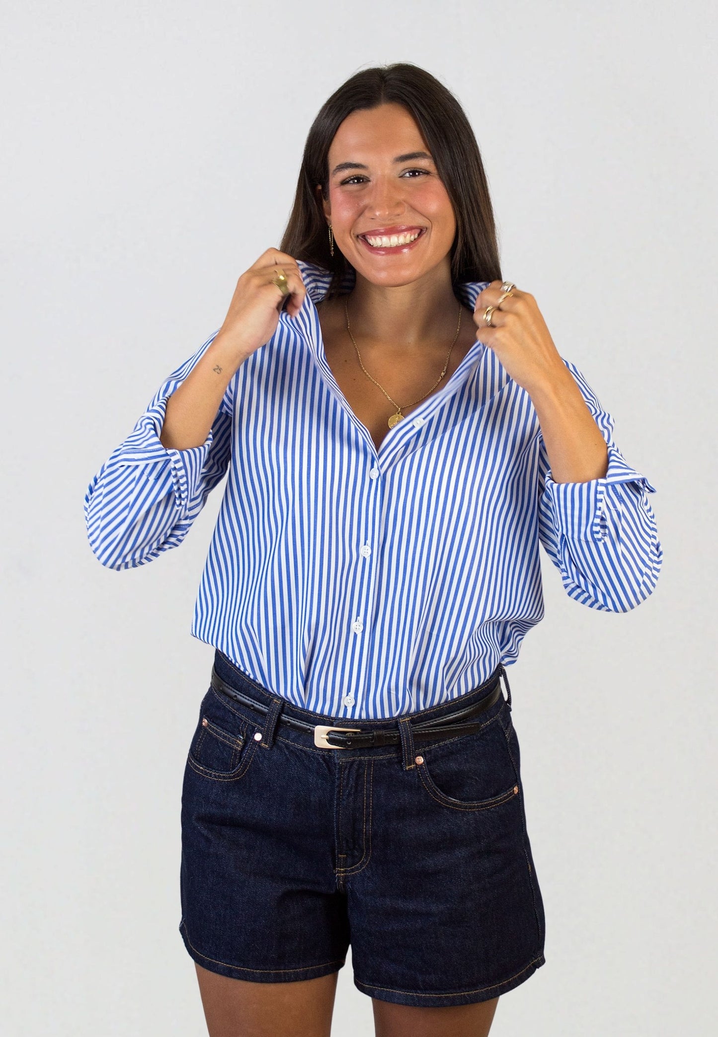 Camisa de rayas medias azules
