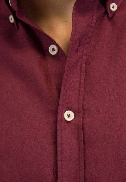 Camisa de algodón reciclado granate