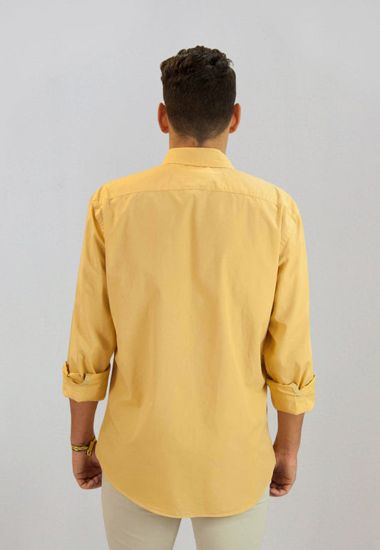 Camisa de algodón reciclado mostaza