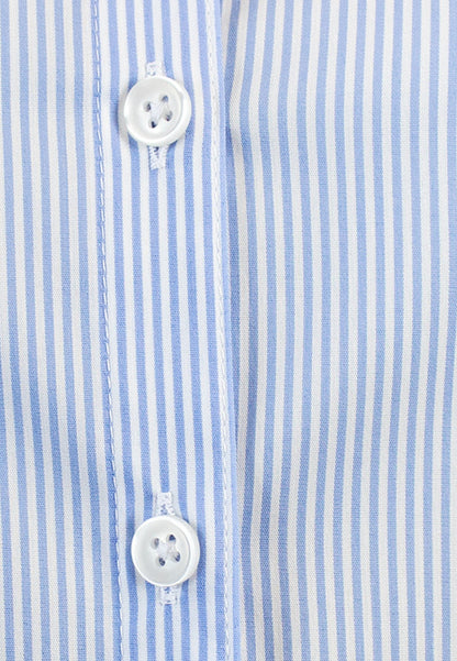 Camisa de rayas celestes y cuello blanco