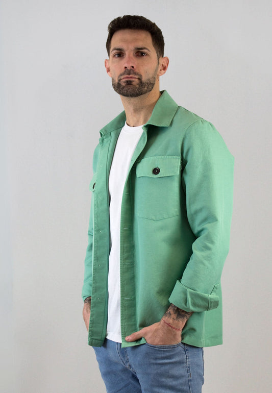 Sobrecamisa con lino verde y bolsillos