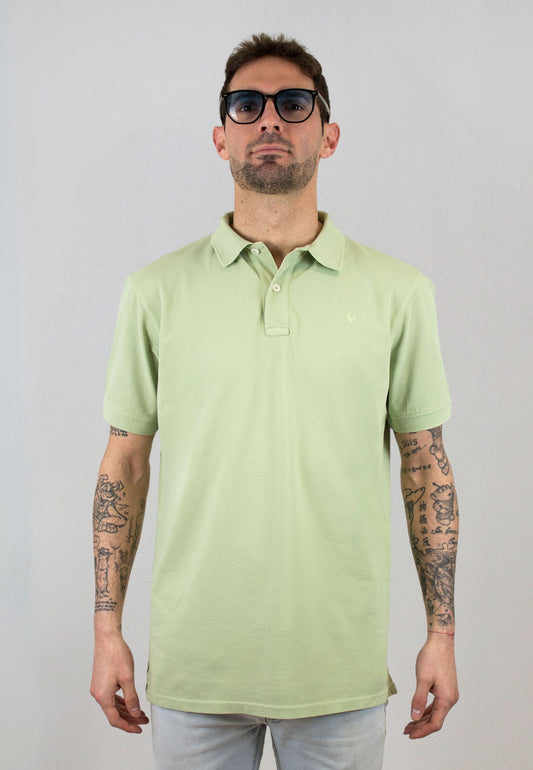 Polo al tono verde de manga corta