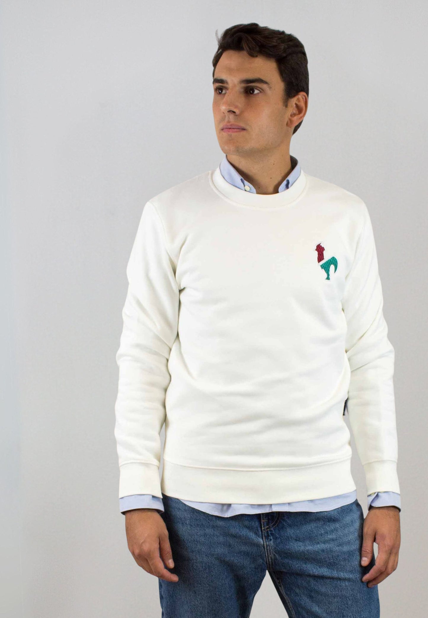 Sudadera cruda con bordado mediano