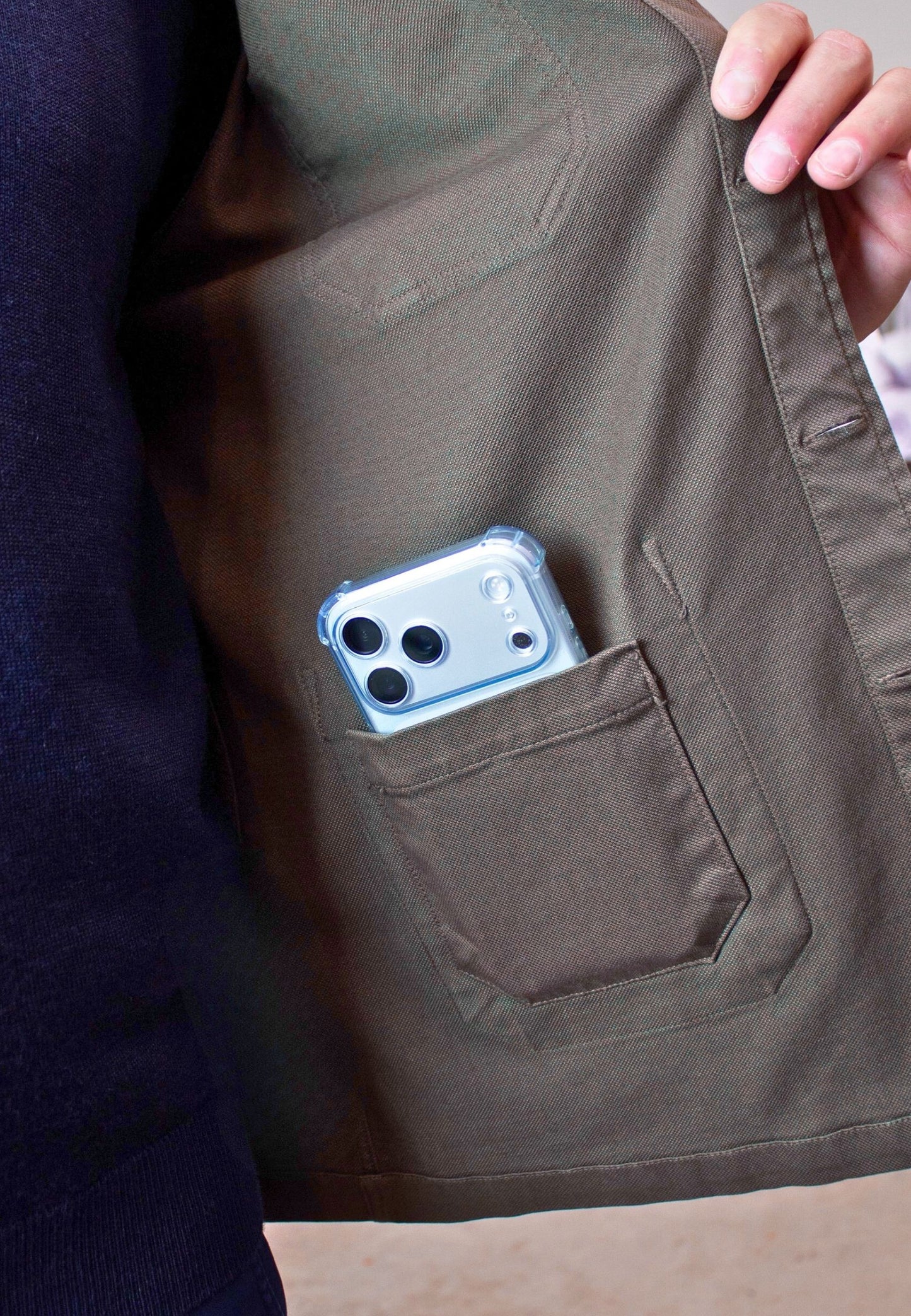 Sobrecamisa en sarga tostado con bolsillos