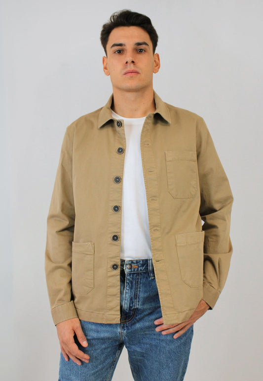 Sobrecamisa en sarga tostado con bolsillos