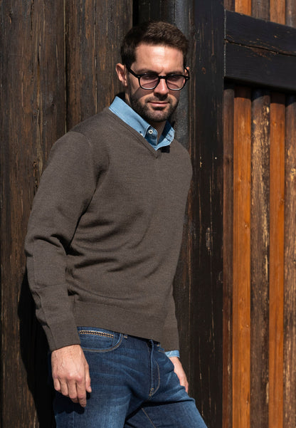 Jersey de pico marrón con lana