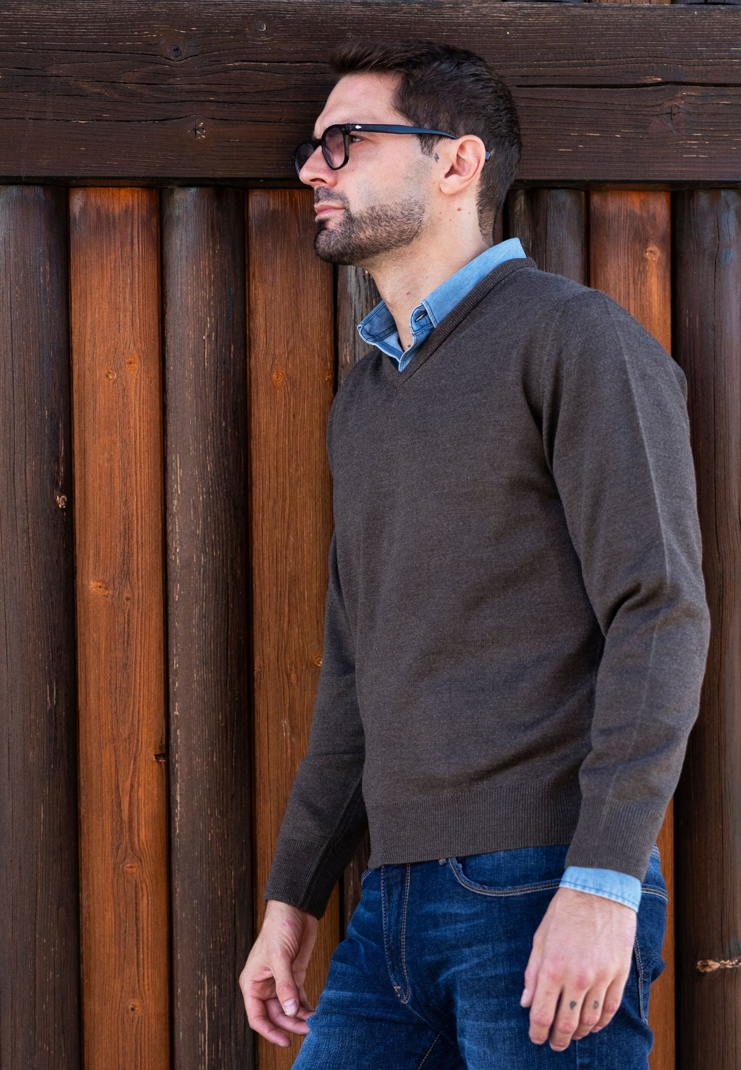 Jersey de pico marrón con lana