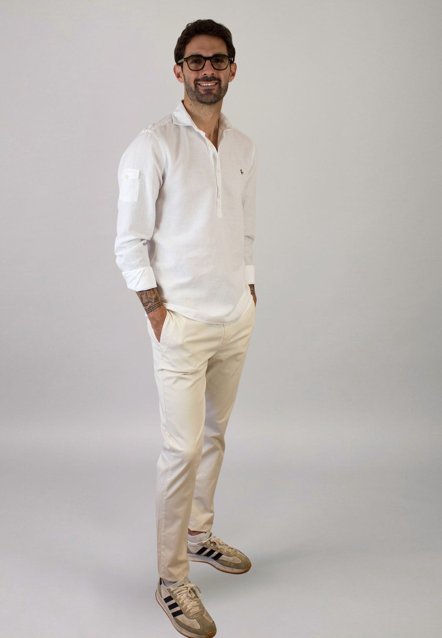 Polera de lino blanco tres botones