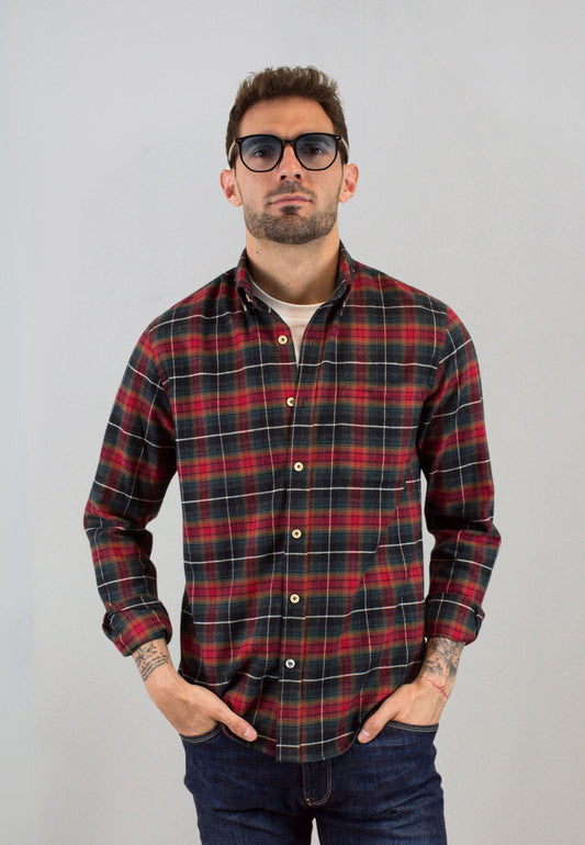 Camisa roja de cuadros marinos