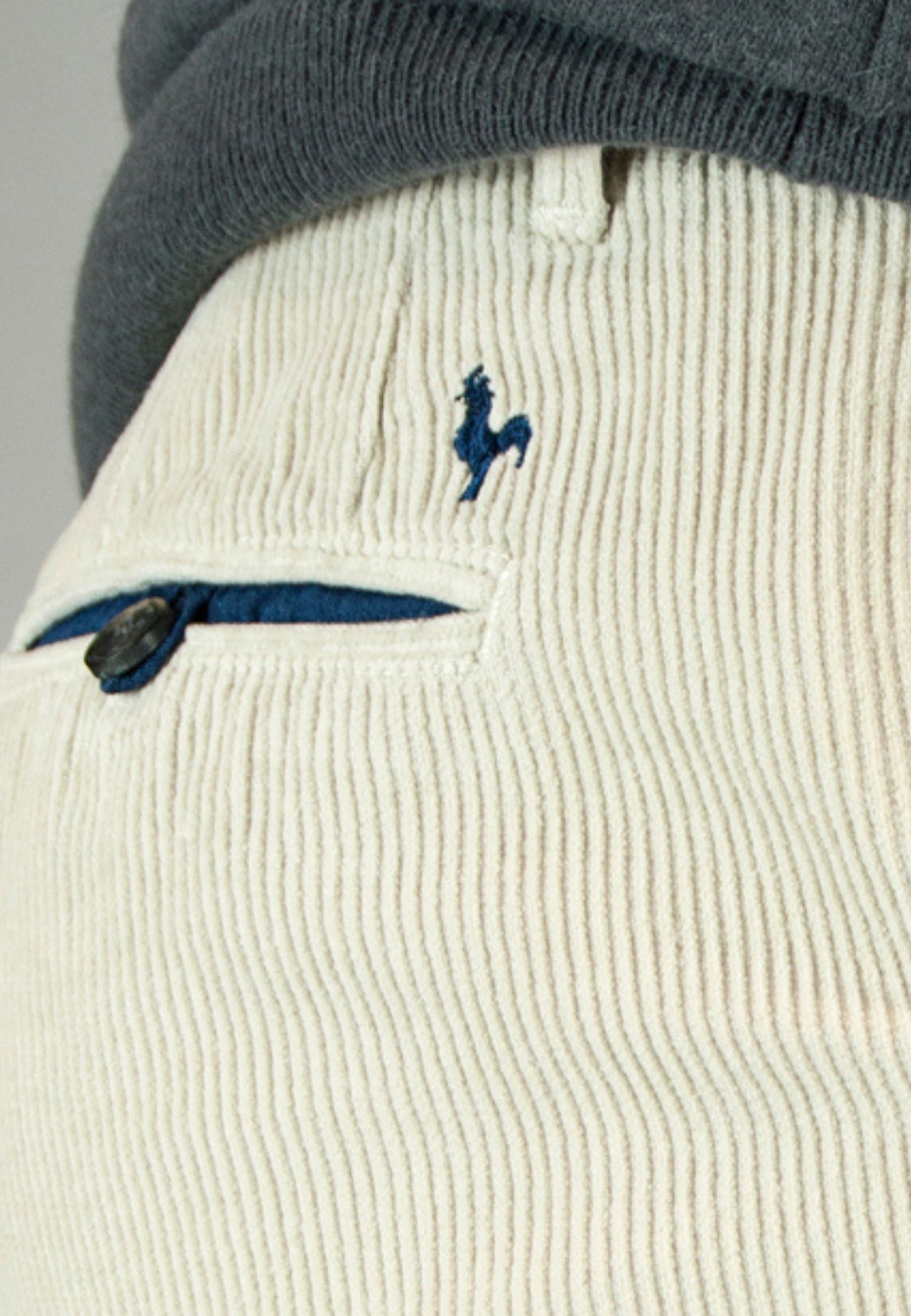 Pantalón chino de pana beige hombre