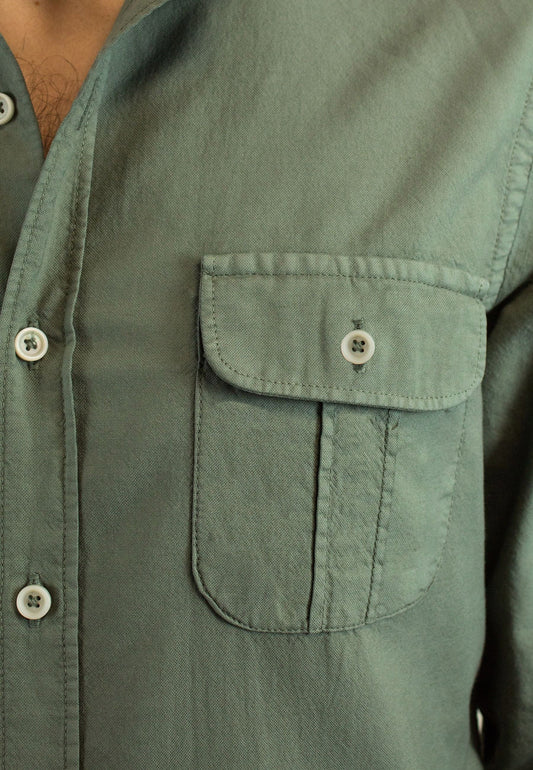 Camisa con bolsillos kaki