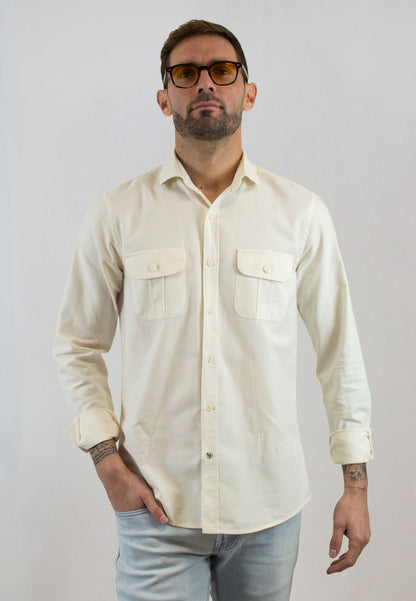 Camisa con bolsillos beige