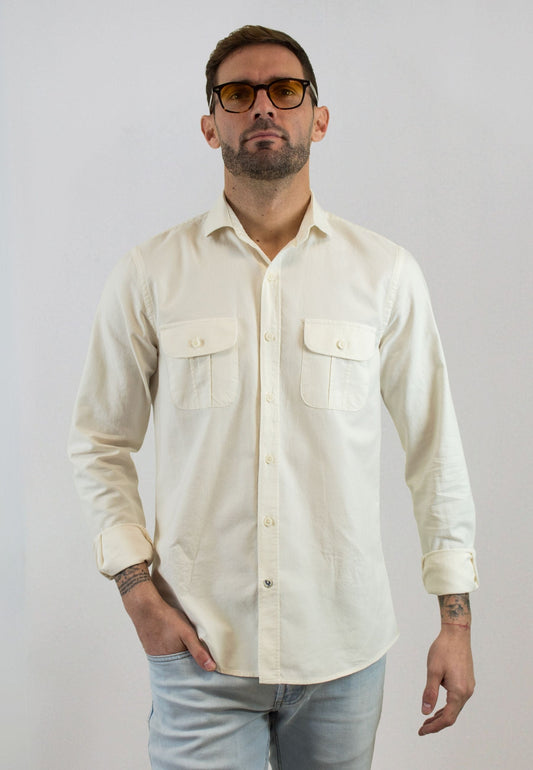 Camisa con bolsillos beige