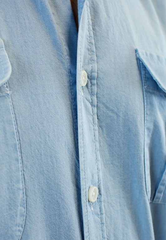 Camisa con bolsillos denim