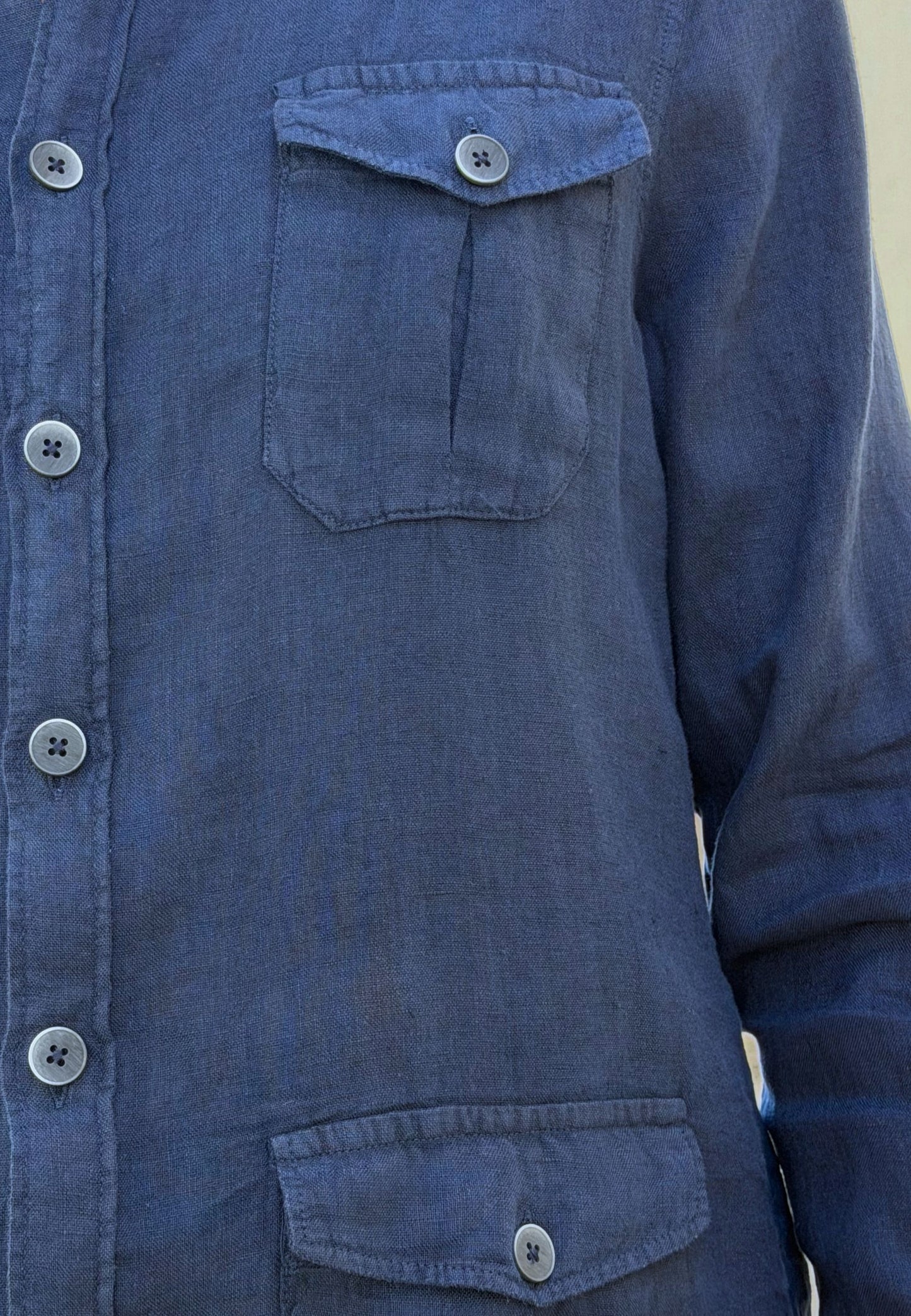 Camisa sahariana de lino azul marino