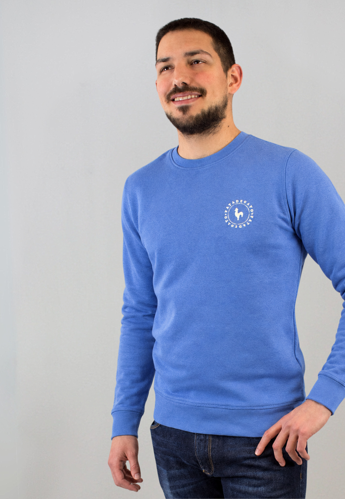 Sudadera azul con print en la espalda