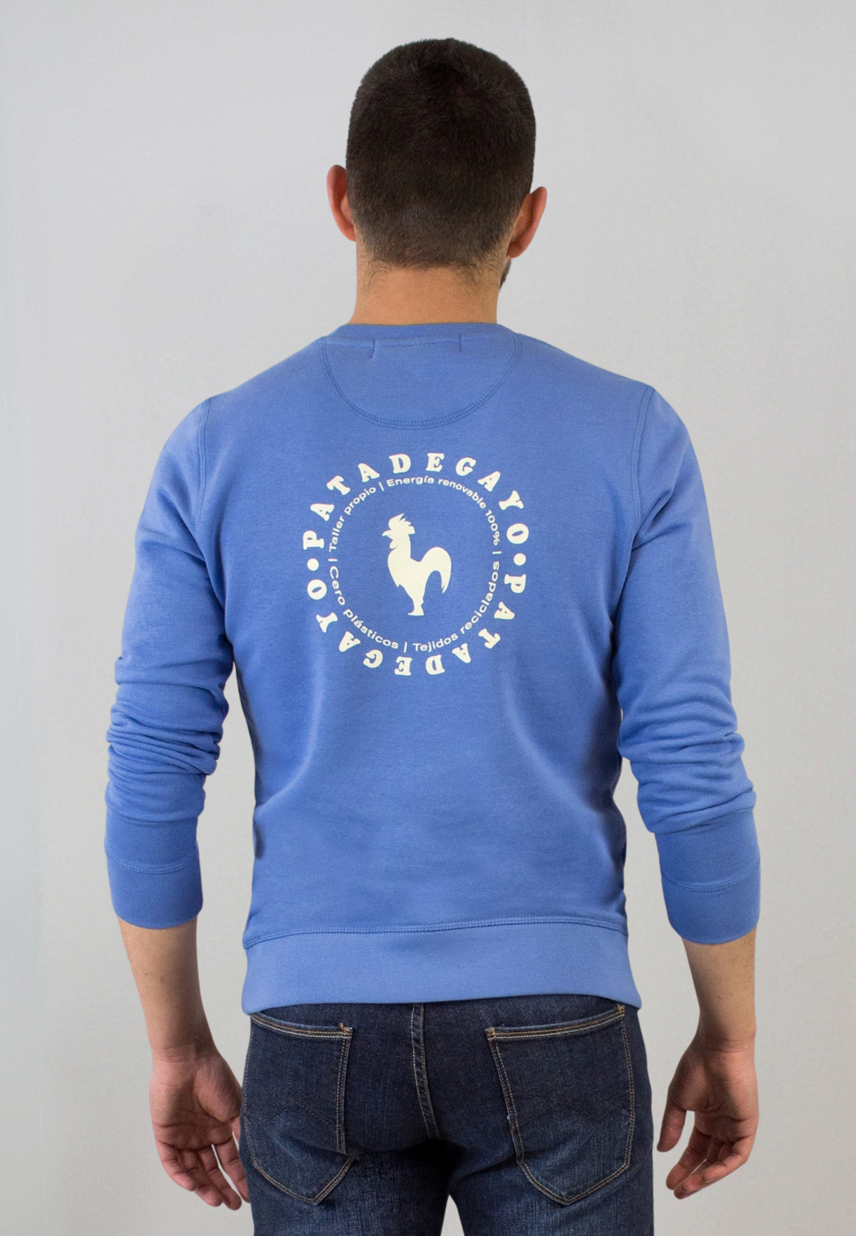 Sudadera azul con print en la espalda