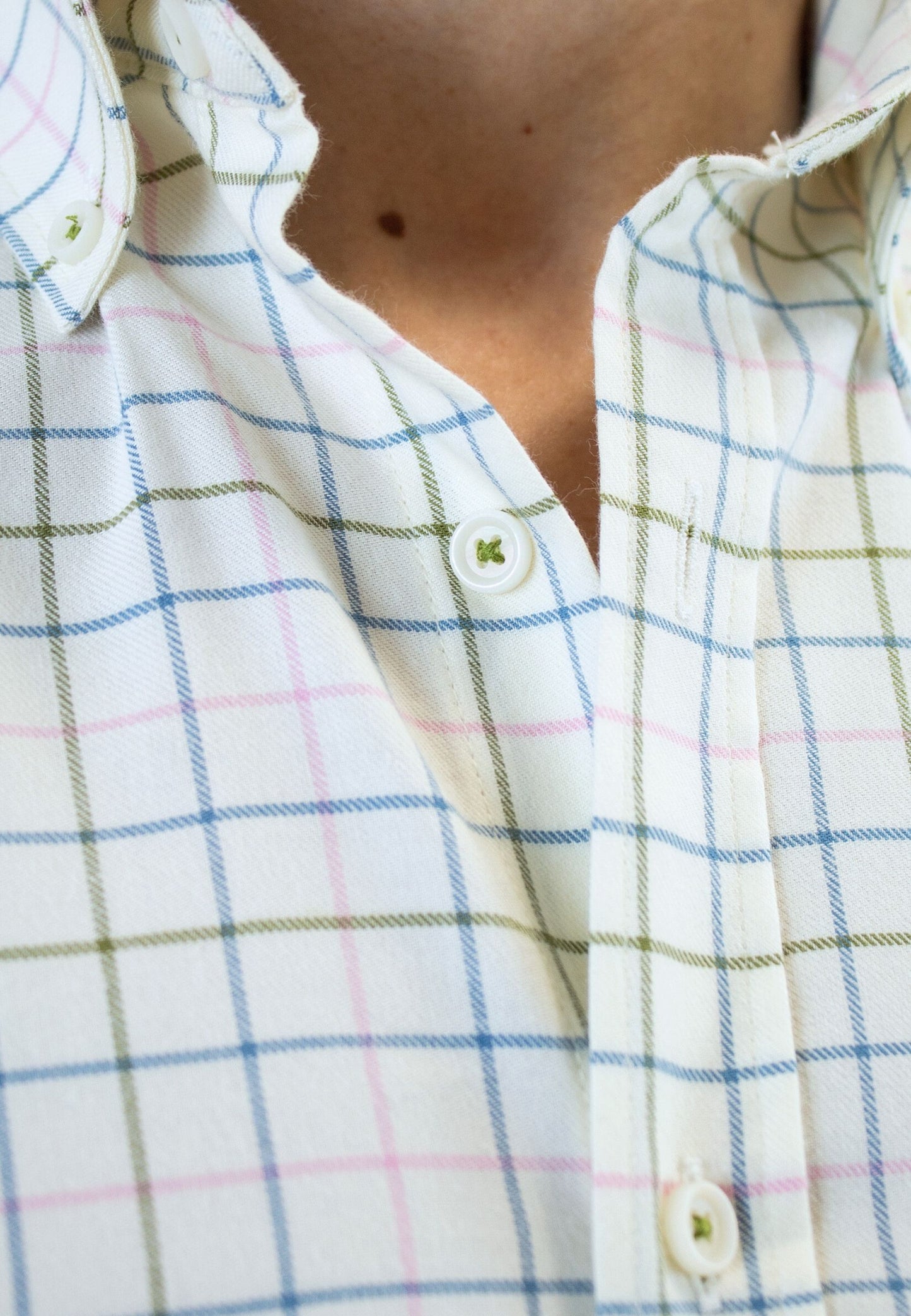 Camisa de cuadro en tonos crudos