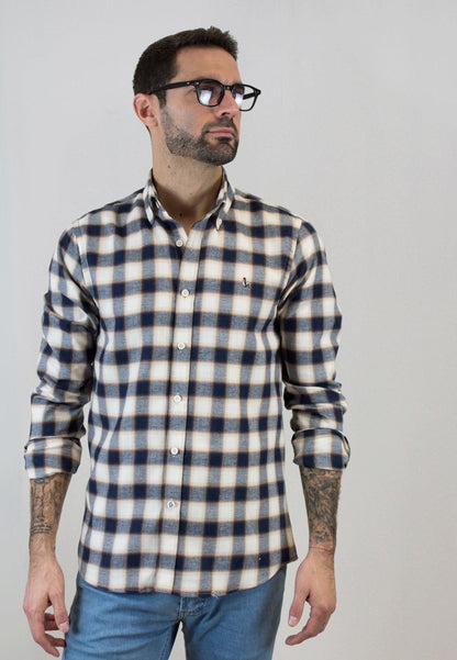 Camisa de cuadros beige y marino
