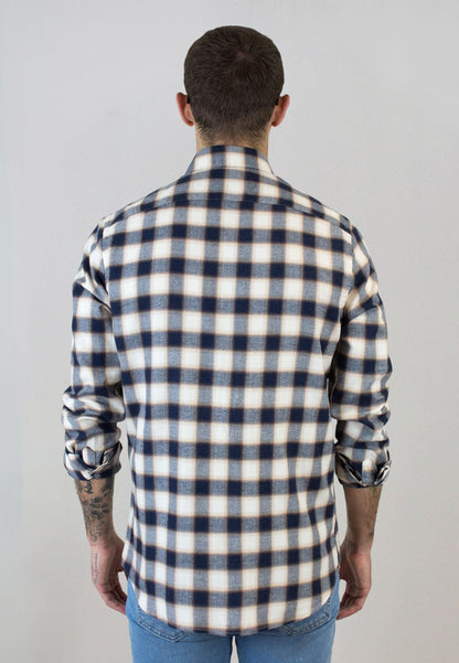 Camisa de cuadros beige y marino