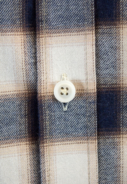 Camisa de cuadros beige y marino